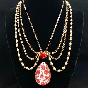 Victorian style necklace, great condition.